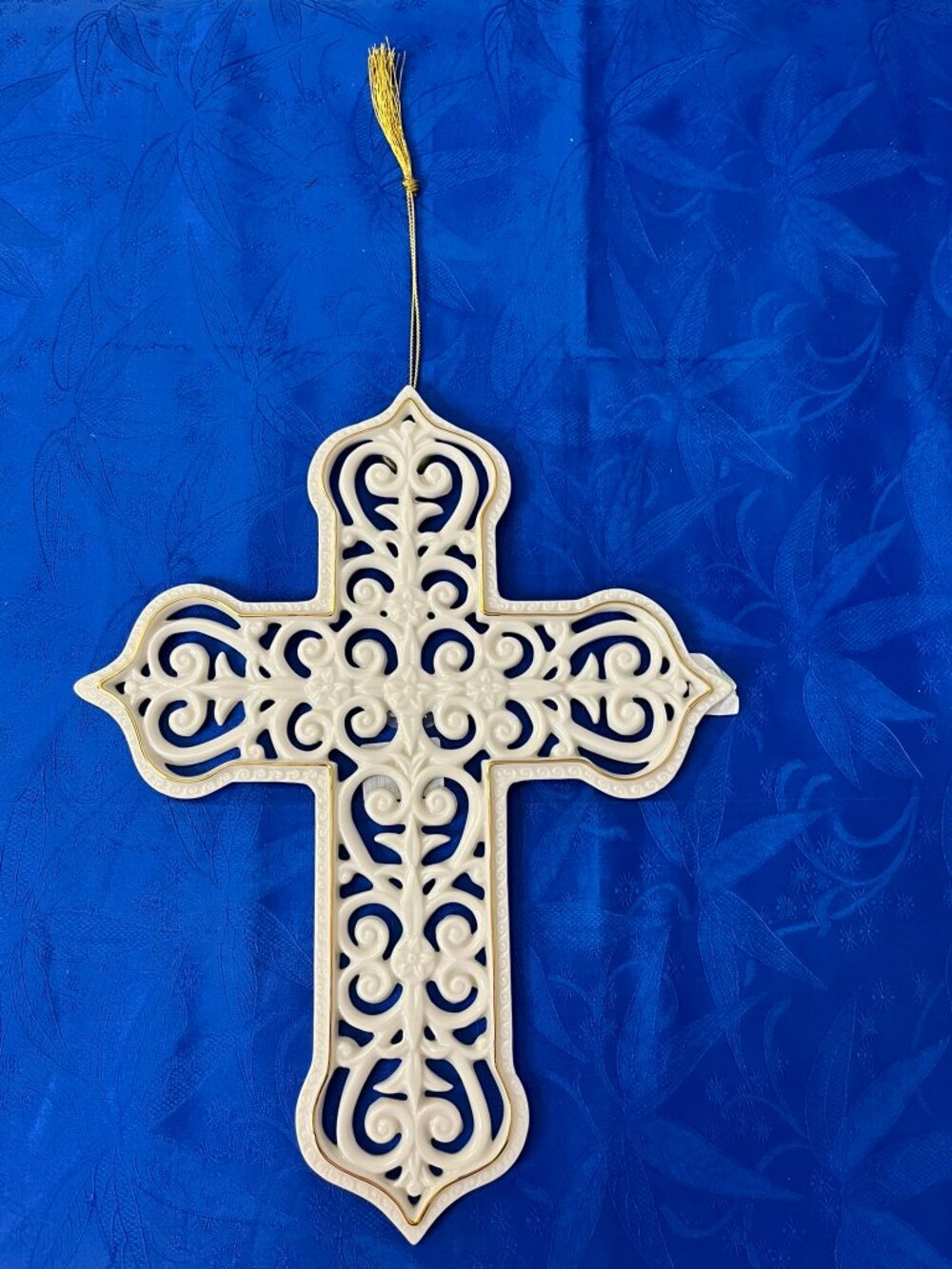 Mikasa Porcelain Ivory Guilded Filigree Cross Wall Hanging Religious Gold Trim